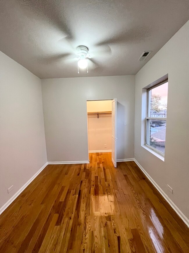 Building Photo - 1530 N Avers Ave
