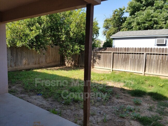 Building Photo - 4033 N Milburn Ave