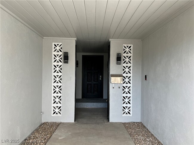 Building Photo - 3140 Hebard Dr