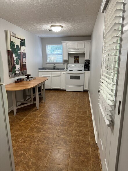 Kitchen - 2952 Lake Hollow Rd