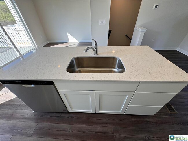 Building Photo - 7666 Clayton Ave