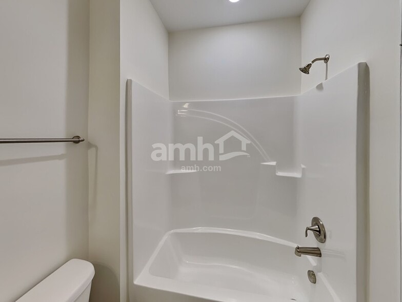 Building Photo - 440 Charity Ln