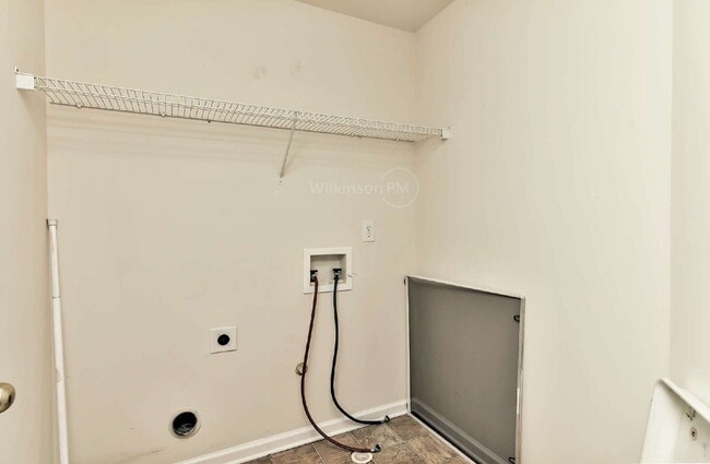 Building Photo - Beautiful 4-Bedroom Two Story Home with Fe...