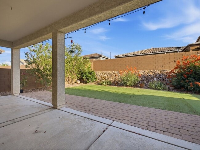 Building Photo - Spacious Two-Story Home with Open Living & Community Pool Access