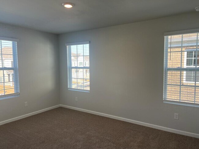 Building Photo - 273 Hazel Ln