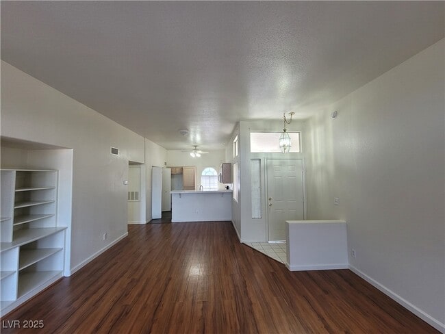 Building Photo - 3125 N Buffalo Dr