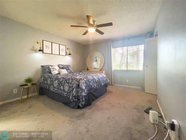 Building Photo - 340 Knotty Pine Cir