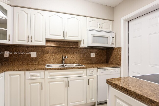 Building Photo - 1078 NE 157th St