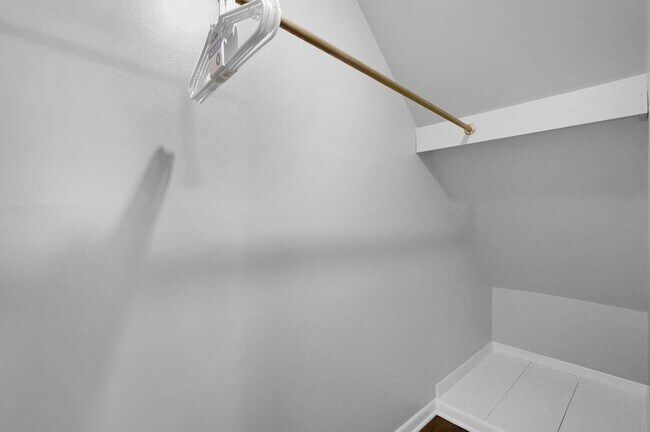 Building Photo - 2229 Middlehurst Dr