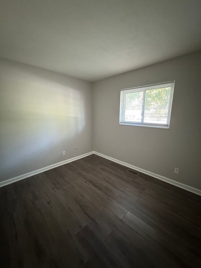 Building Photo - Warren Twp - 3 BR