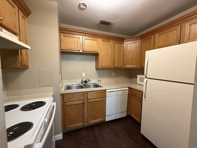 Building Photo - 4800 Rilma Ave