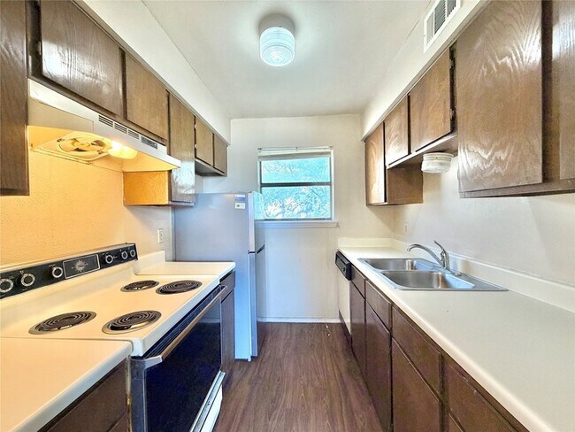 Building Photo - 2526 W Prairie St