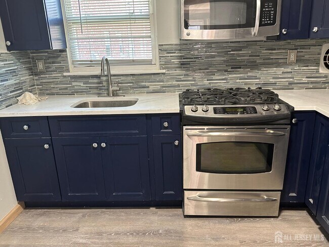 Building Photo - 12 Gramercy Gardens Pl