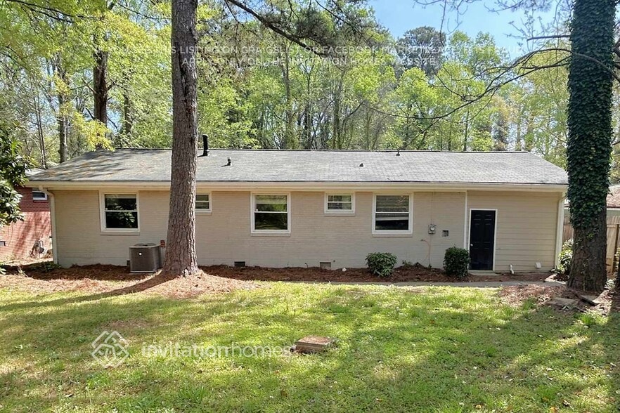 Building Photo - 1873 Shamrock Dr