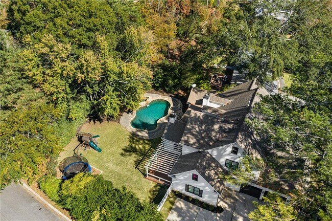 Building Photo - 4715 Westfield Dr NE