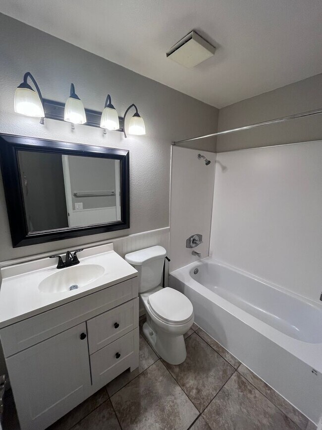 Building Photo - NICE UPDATED HOME IN CITRUS HEIGHTS!!