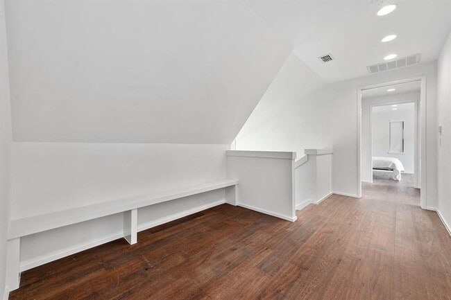 Building Photo - 1208 Hillside Ave