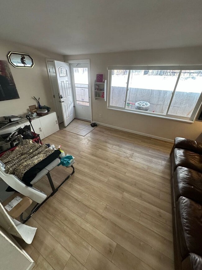 Building Photo - $1299 | 2BR/1BA | $85 Utilities | Charming...