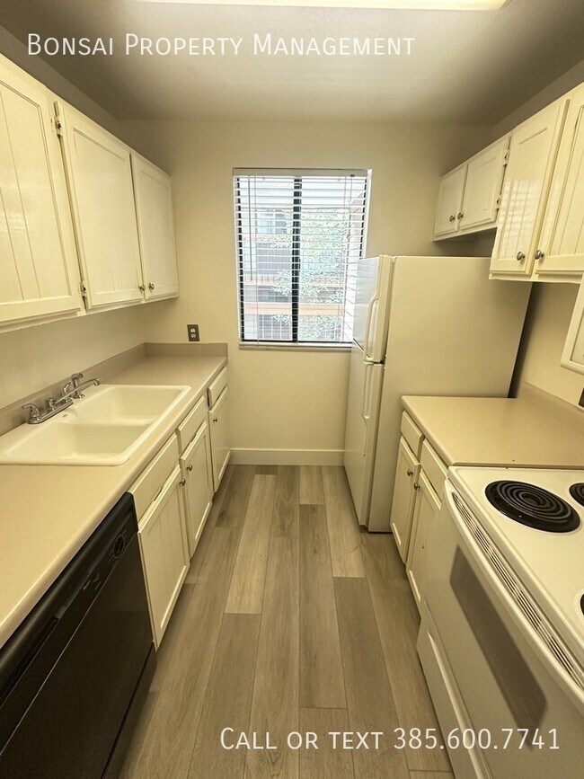 Building Photo - 2270 E 4500 S