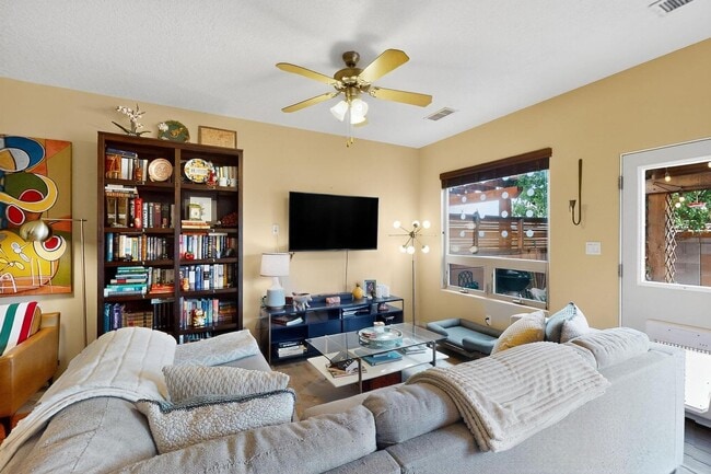 Building Photo - Sawmill District Townhouse 2/BD2/Story 2.5...