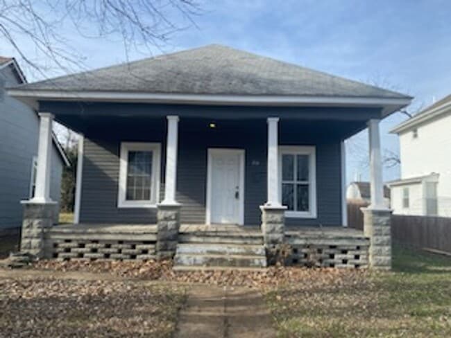 Building Photo - COMING SOON: CUTE 2 BEDROOM / 1 BATHROOM HOUSE IN WEBB CITY MO!!!