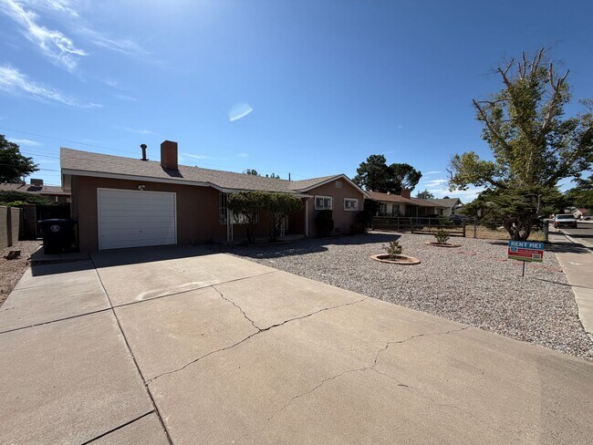 Building Photo - 2838 La Veta Dr