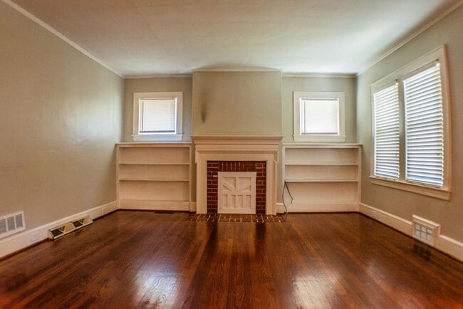 Building Photo - 1245 S Hawthorne Rd