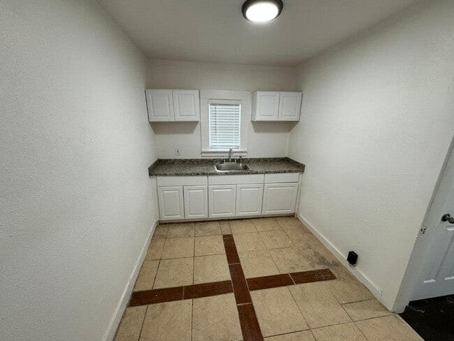 Building Photo - 1416 Craig St