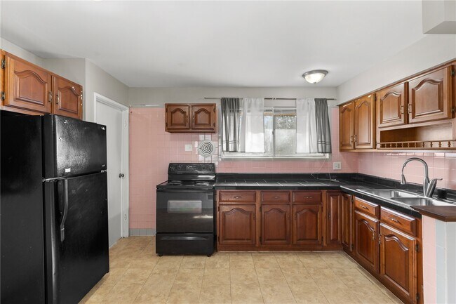 Building Photo - 1158 Reale Ave