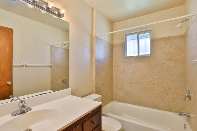 Building Photo - 505 S Lesueur