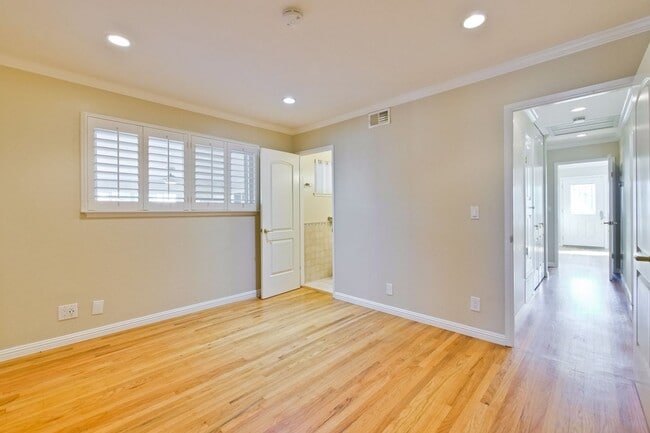 Building Photo - Stylish San Jose Home and Private Yard