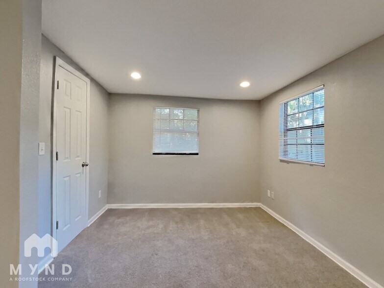 Building Photo - 2039 Ashland St