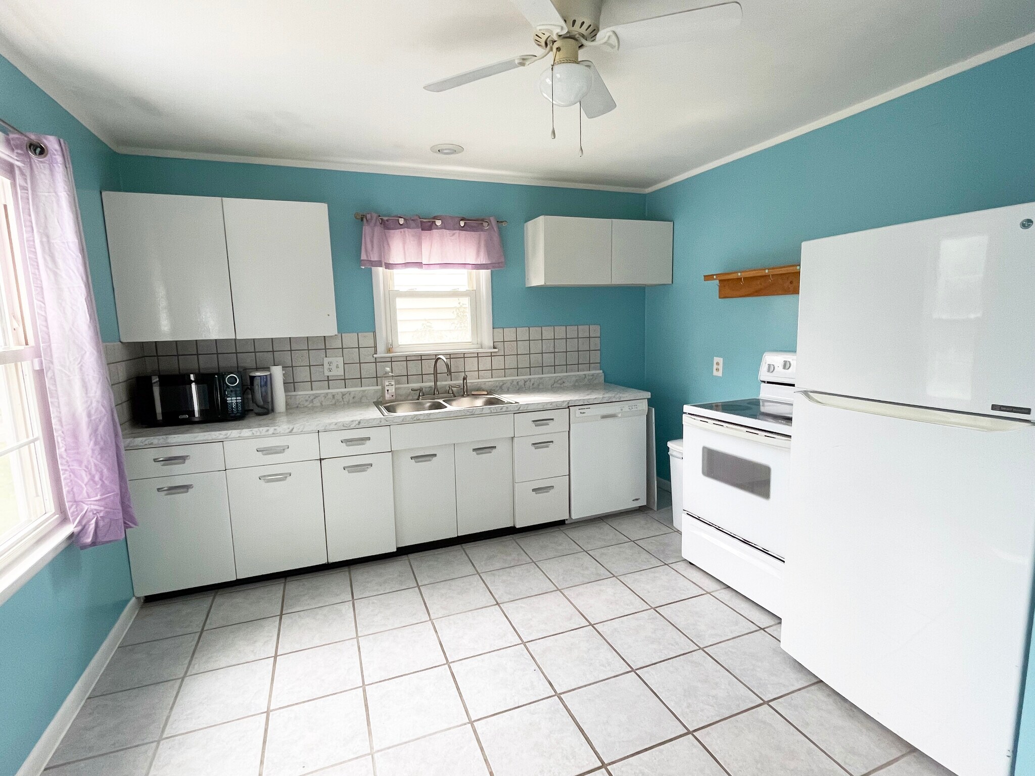 Kitchen - 279 Highfield Dr