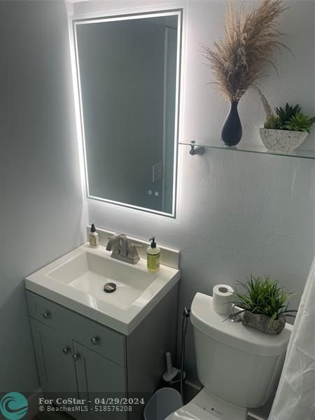 Building Photo - 111 Royal Pk Dr