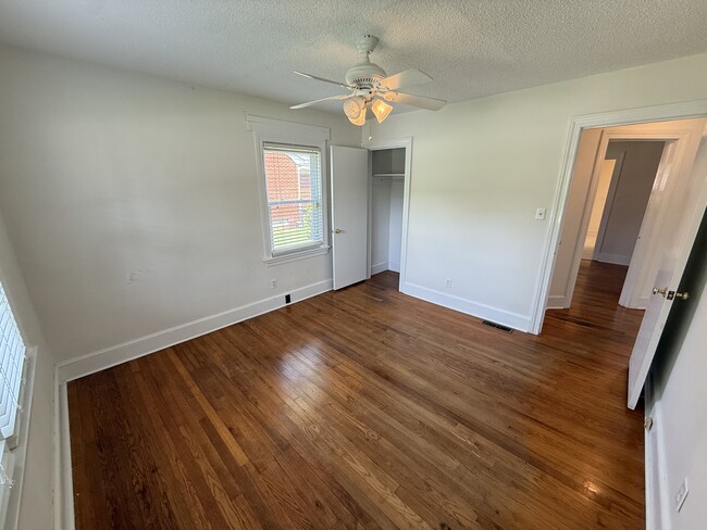 Building Photo - 2619 Crockett Dr