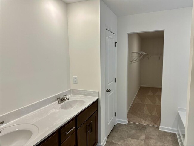 Building Photo - 213 Bloomfield Cir