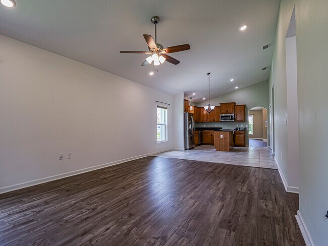 Building Photo - 1821 Berkshire Cir SW