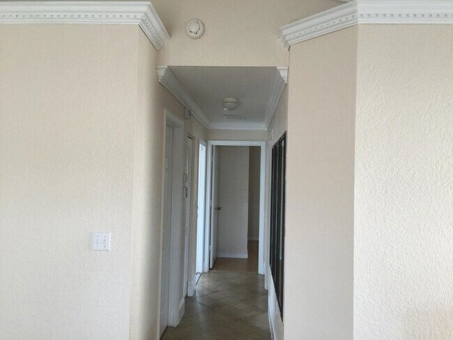 Building Photo - 5900 Azalea Cir