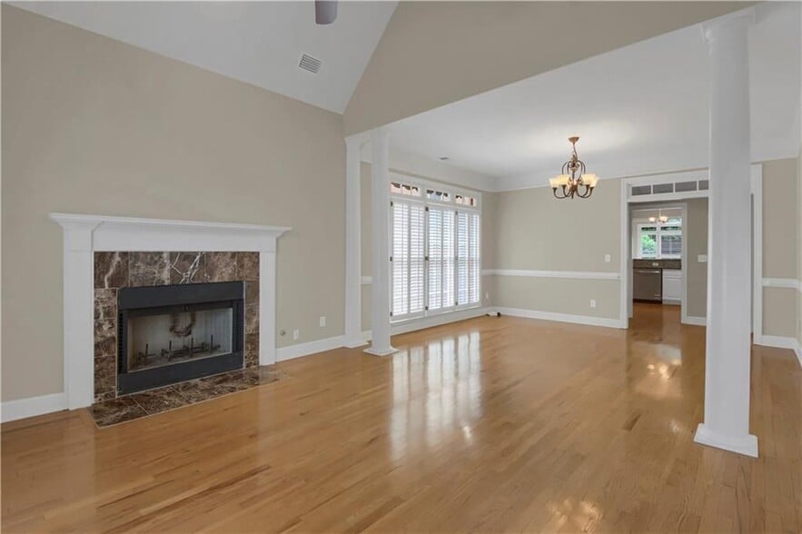 Building Photo - 312 Declaire Way NE