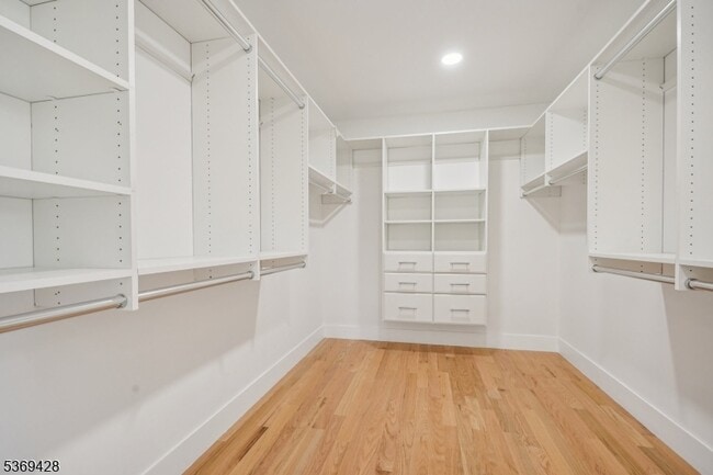Building Photo - 99 Ashwood Ave