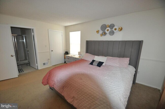 Building Photo - 13 Voscek Ct