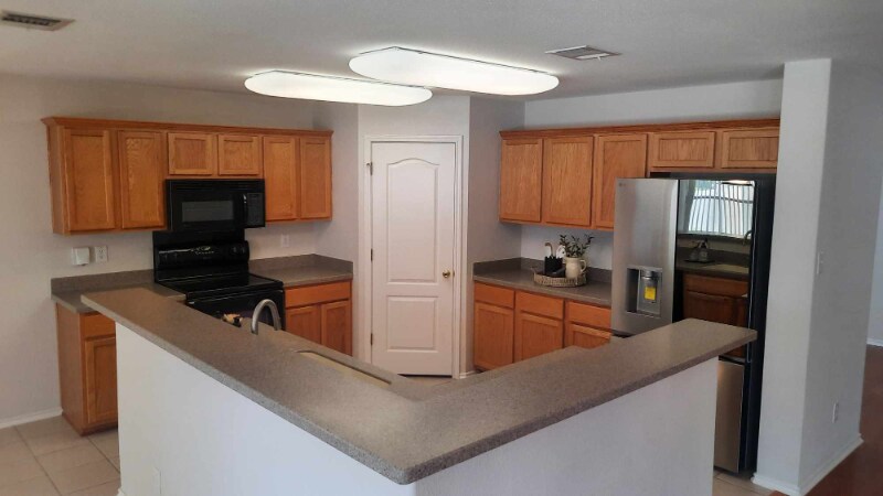 Building Photo - 10207 Timber Country