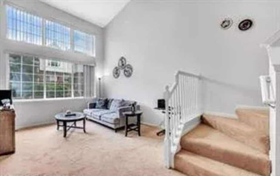 Building Photo - 41861 Yeats Dr