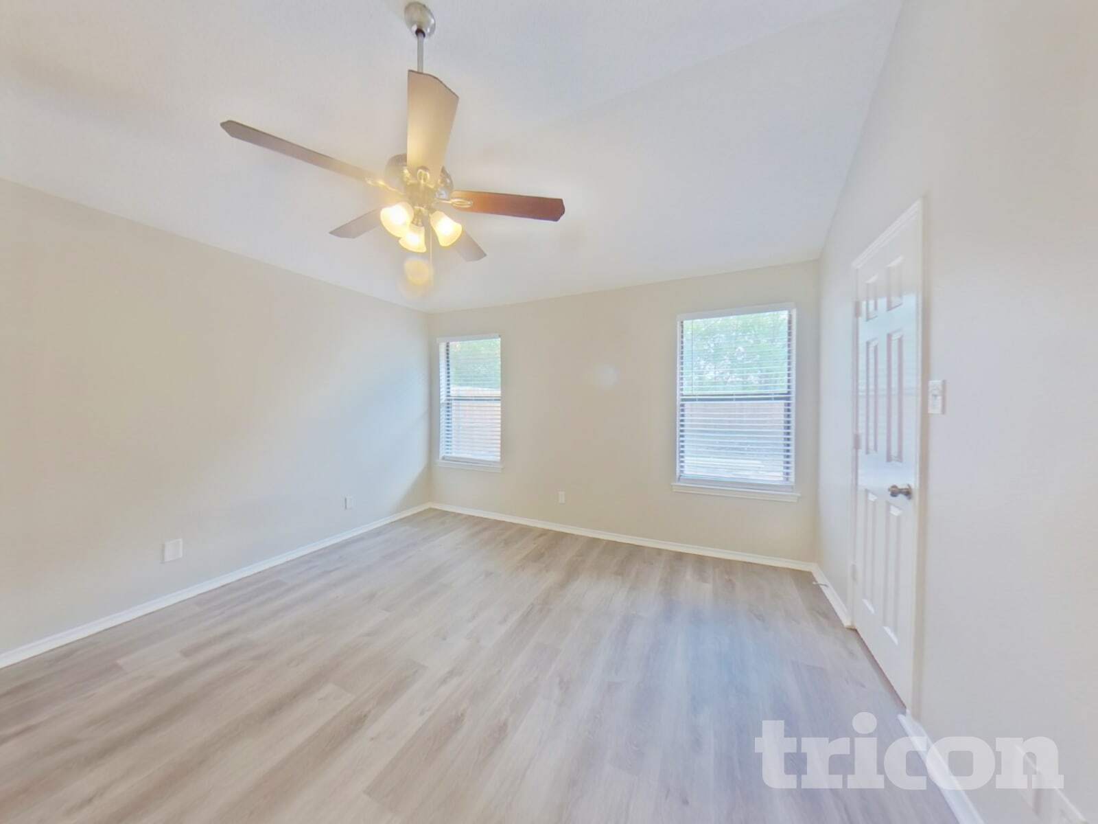 Building Photo - 837 Globe Ave