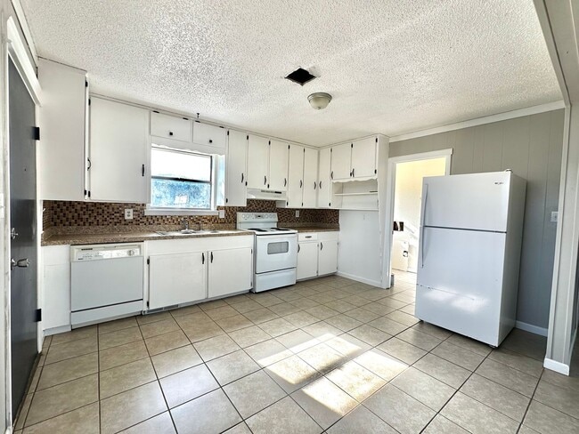 Building Photo - 3 bed 1 1/2 Bath House/ Braggs OK