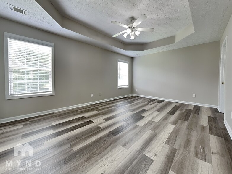 Building Photo - 280 Shadowbrooke Dr