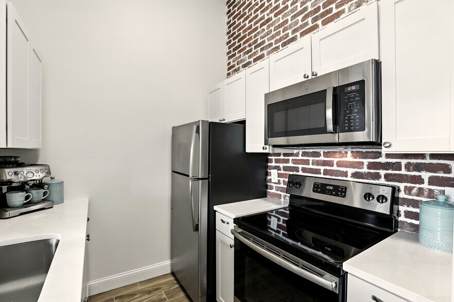 Building Photo - 2549 Grassy Point Dr