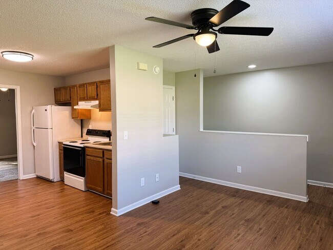 Building Photo - 1 Bedroom / 1.5 Bath with Garage in Gray, TN!