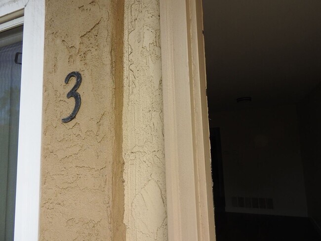 Building Photo - 4845scru