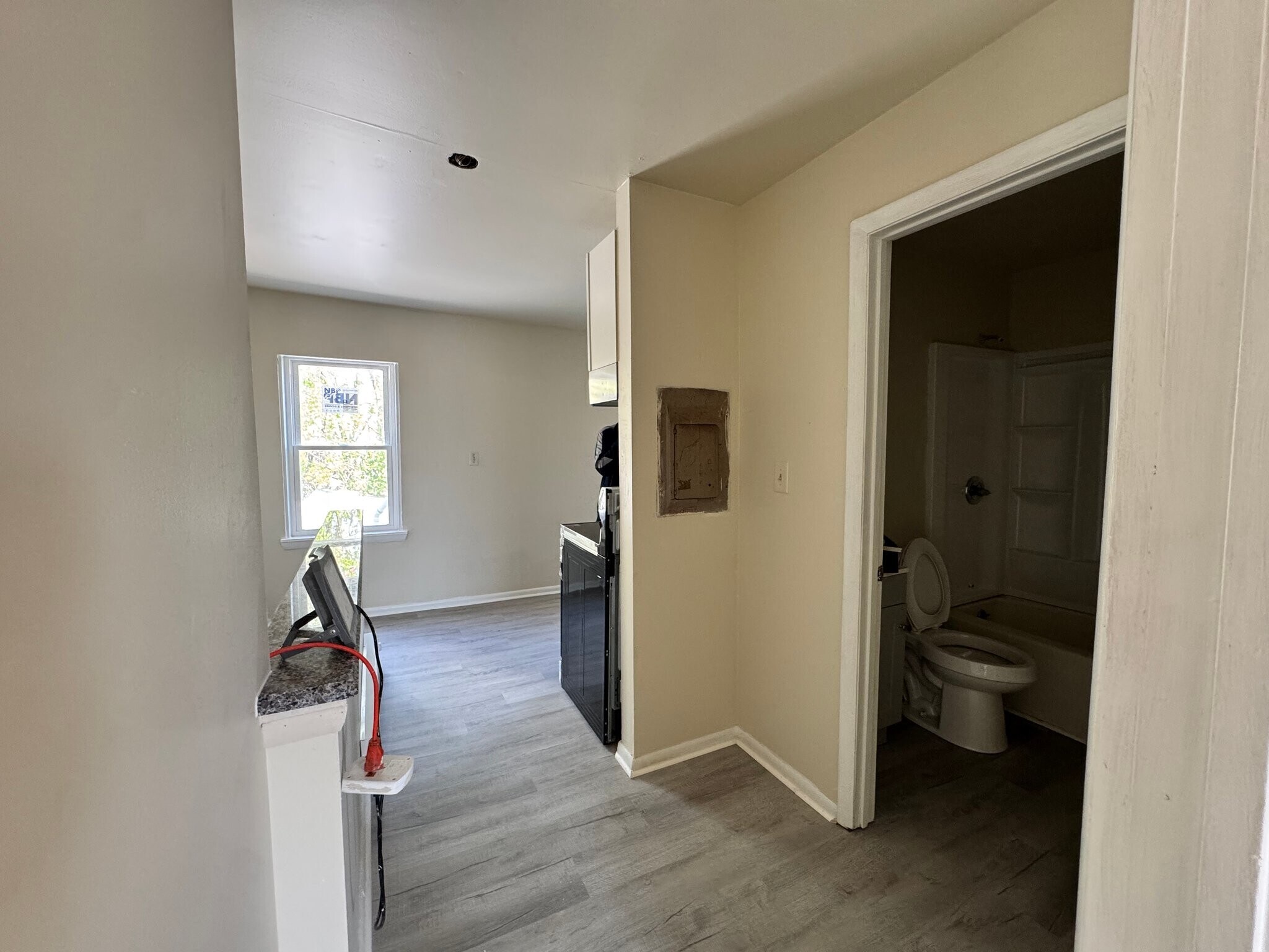 Building Photo - 1105 W 4th St